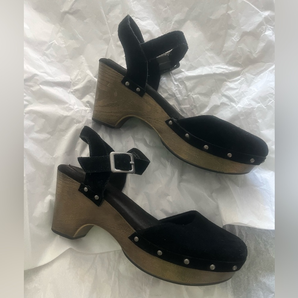 White Mountain Women’s Clogs Size 10